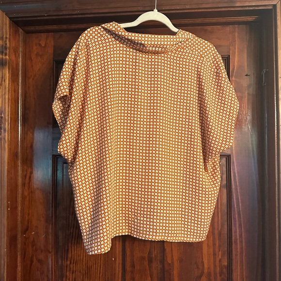 Stylish Geometric Button Down Shirt for Women - Picture 2 of 3